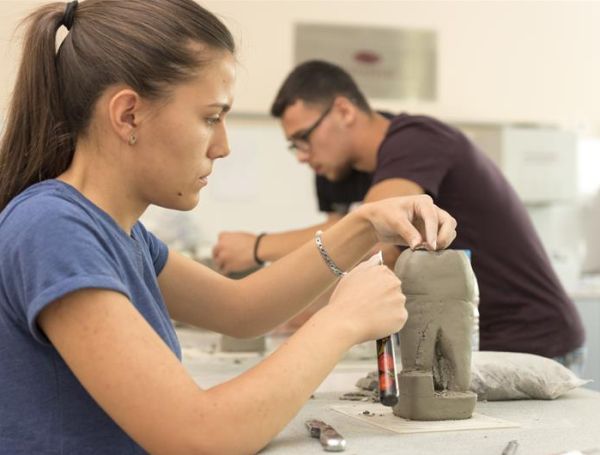 Готови са резултатите от изпита по моделиране за специалността „Зъботехник“ в колежа към МУ-Варна