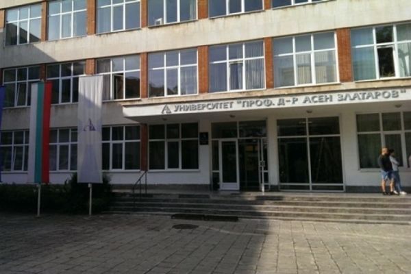 40 ще учат медицина в бургаския „Проф. д-р Асен Златаров“