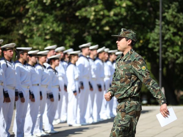 Военни лекари завършиха курс по „Базова военна подготовка” във ВВМУ-Варна