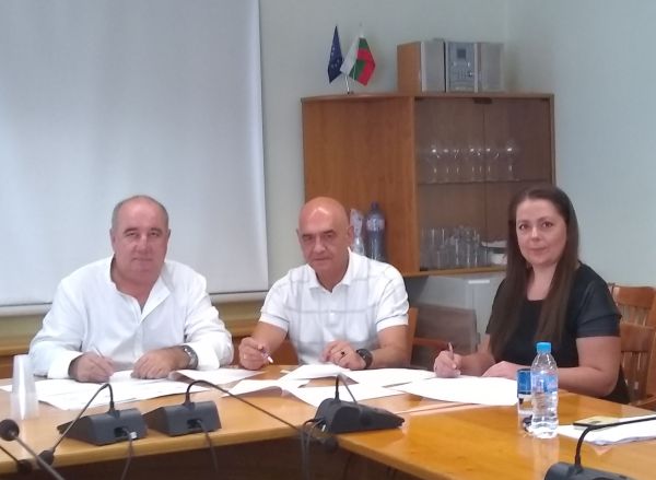 Синдикатите и НЗОК подписа КТД 2019 