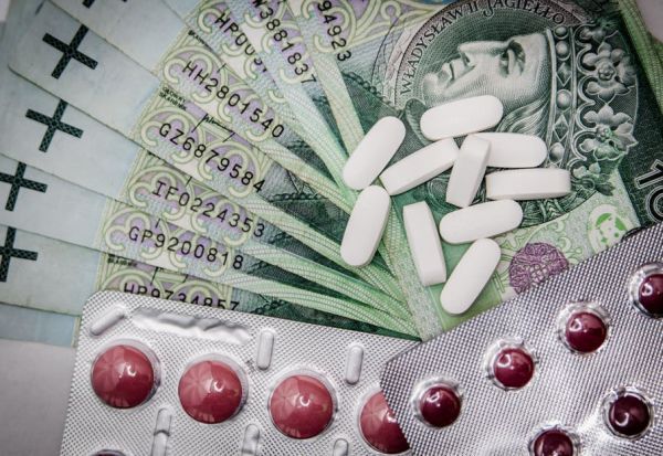 Съдия от САЩ изправи редица фармацевтични компании на „опиоиден“ процес   