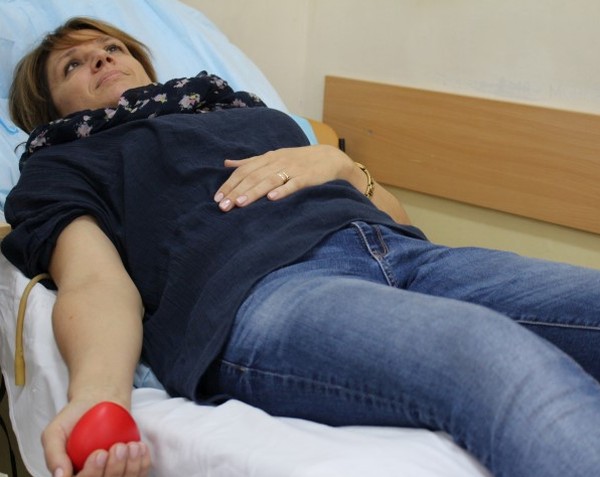 Ученици от Строителната гимназия в Бургас масово дариха кръв 