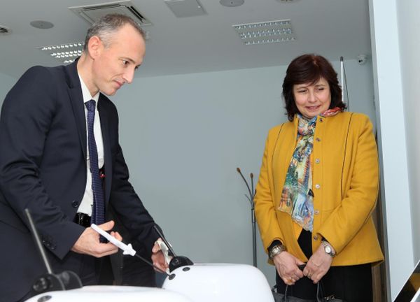 Министър Вълчев посети Тренировъчния симулационен център на МУ-Пловдив