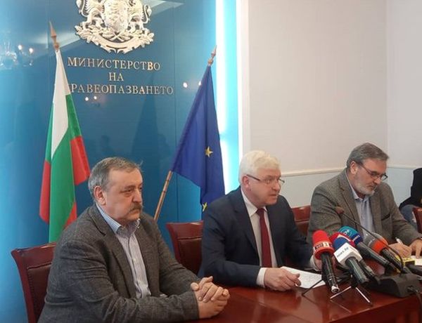 МЗ: Трима българи са под наблюдение заради коронавируса  