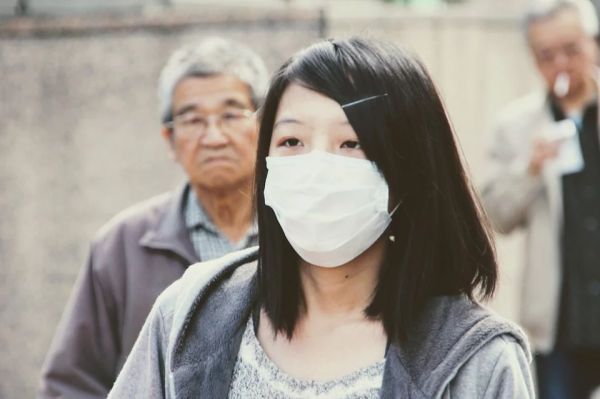 Над 1700 китайски медици са заразени с коронавирус, има и починали   