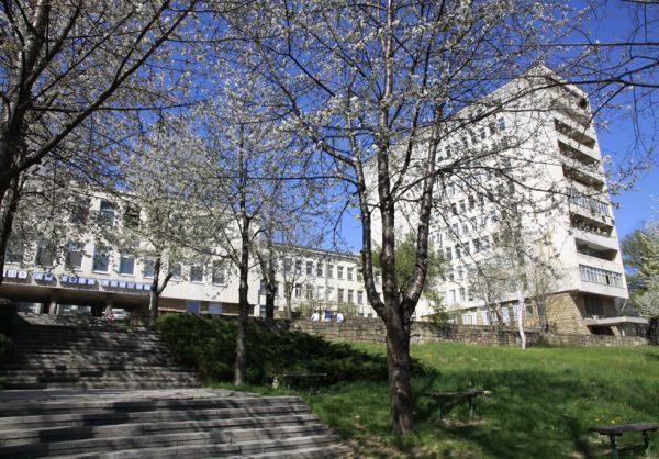 Медицинска сестра е една от  заразените с коронавирус