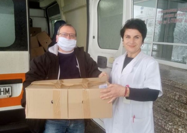 Раздадоха 101 пакета с храни на медици и близките им под карантина