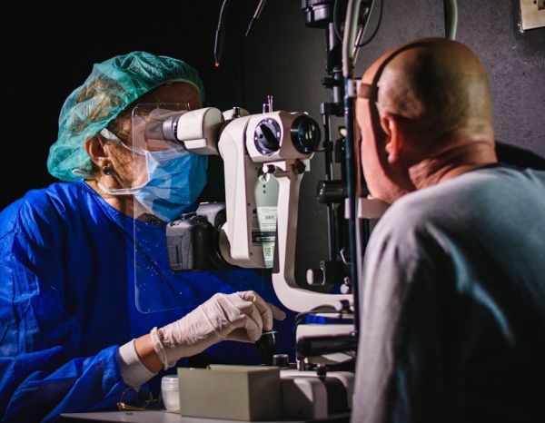 В МУ - Варна създадоха предпазни щитове за биомикроскоп, предоставят ги безплатно на офталмолози  