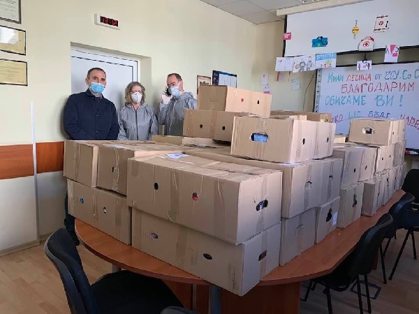255 пакета с храни в подкрепа на медици и близките им под карантина раздадоха от БЛС