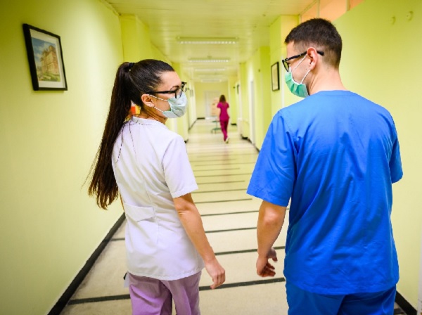 Студенти на МУ-Варна се отзоваха в помощ на лекарите на първа линия срещу COVID