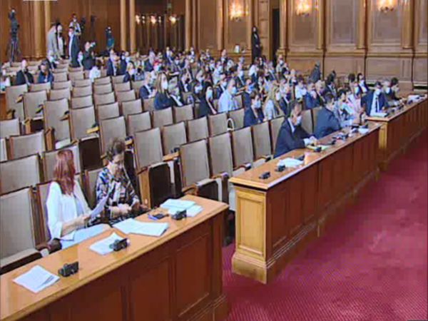 Парламентът ратифицира споразумението за купуване на ваксини срещу COVID от ЕС