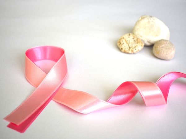 Над 400 жени от училища и детски градини прегледани за месец за рак на гърдата