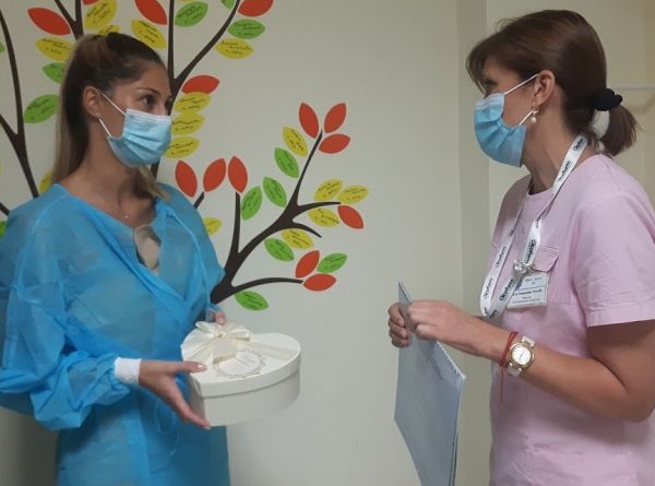 Младоженци даряват на УМБАЛ Бургас пари от букети