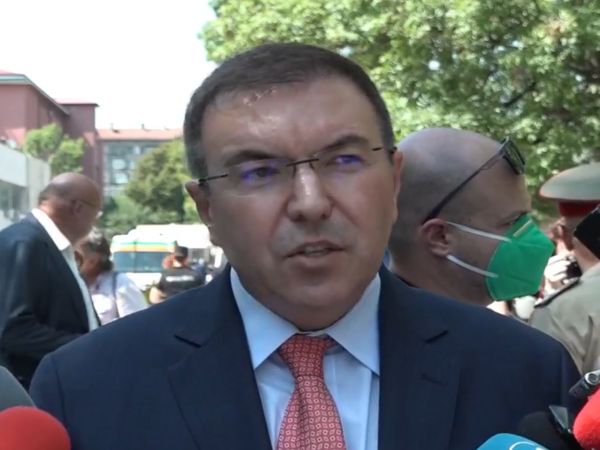 Министър Ангелов: Осигуряваме допълнителен финансов ресурс за общинските болници и редица други структури (обновена) 