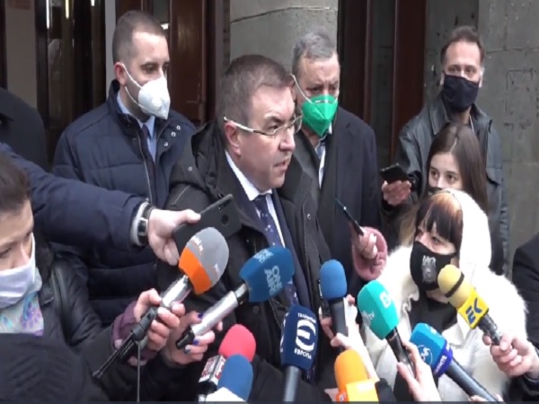 Министър Ангелов: Ако използваме капацитета на личните лекари, можем да правим по 45 000 ваксинации дневно 