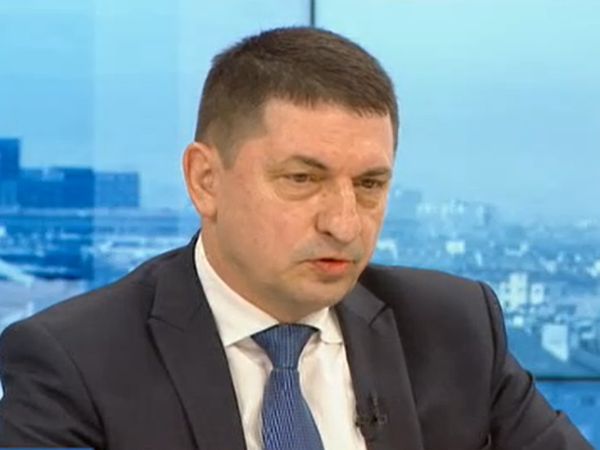 Министър Терзийски: Над 600 са присъдите за бягство от задължителна изолация