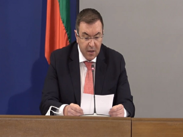Министър Ангелов обяви официално в заповед кои мерки се разхлабват 