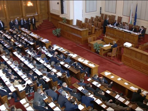 Четири парламентарни групи с остра реакция за закриването на НОЩ