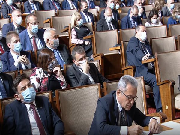 Парламентът спря конкурсите в държавните болници