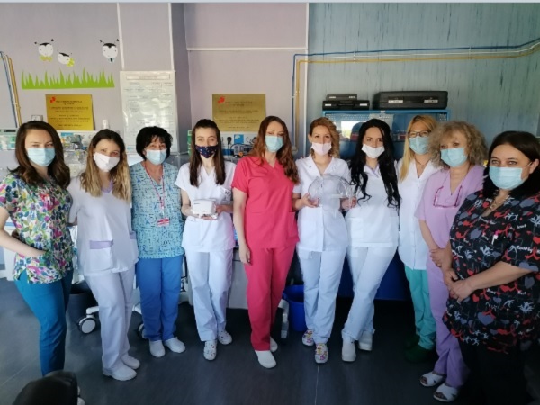 Бъдещи акушерки дариха кислородни палатки и инхалатор на УМБАЛ „Свети Георги“-Пловдив