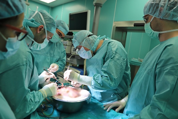 Специалисти от ВМА трансплантираха черен дроб на 52-годишен мъж