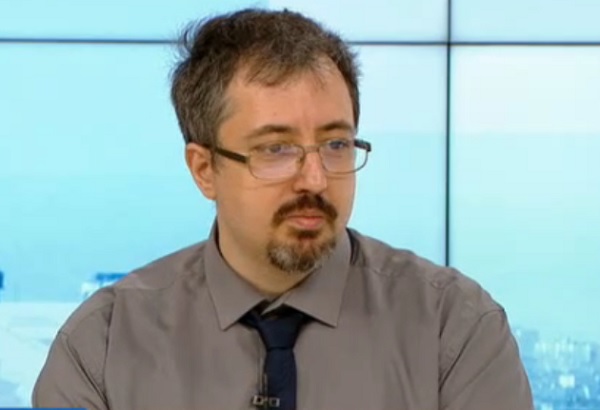 Лъчезар Томов: Колективният имунитет без ваксиниране е химера