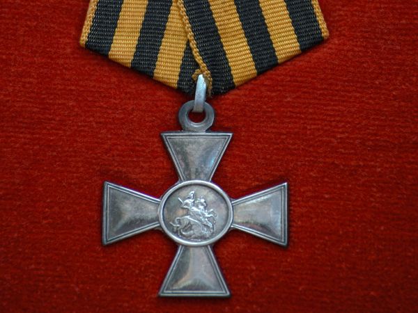Кралица Елизабет награди Националната здравна служба с Кръста на Джордж