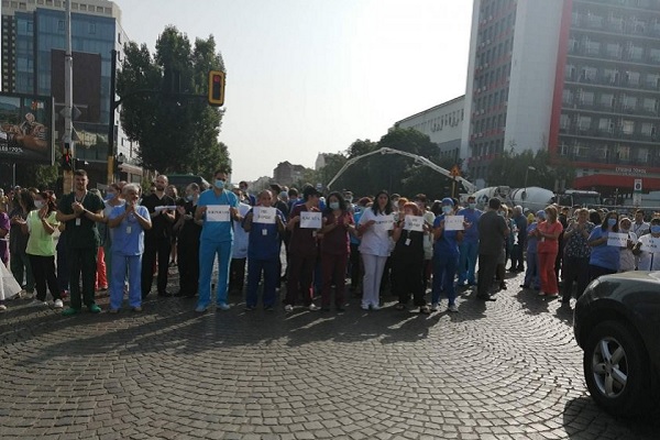 Медици от „Пирогов” излязоха на протест срещу отстраняването на проф. Балтов