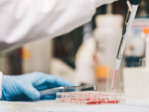 Делта вариантът на COVID продължава да е в 100% от пробите