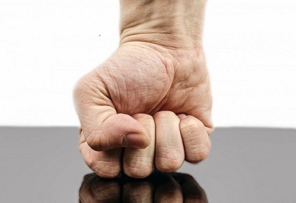 Задържаха мъж за агресия срещу медици и полиция в Своге