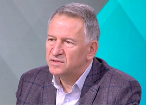 Д-р Кацаров: В момента преживяваме най-тежката от трите вълни