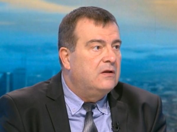 Д-р Петров: Поръчали сме три групи лекарства за COVID, някои вече са в България 