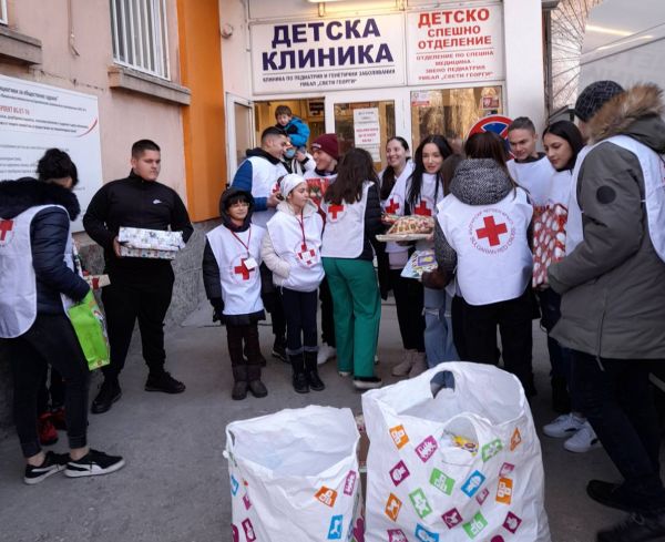 Клиниката по педиатрия в УМБАЛ „Свети Георги“ благодари на дарителите си