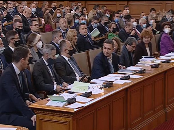 Доц. Антон Тонев оглави здравната комисия в парламента