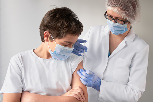 В Москва започна ваксинирането на деца от 12 до 17