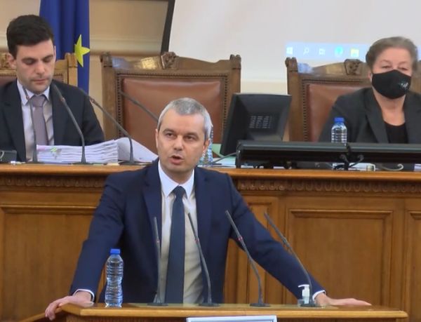 Лидерът на партия Възраждане Костадин Костадинов поиска оставката на здравния