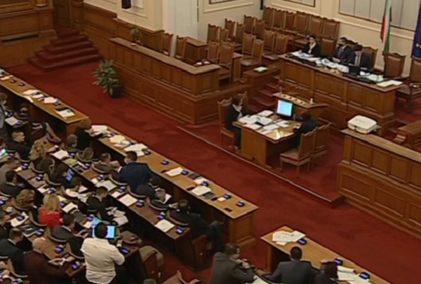 След тридневни дебати народните представители приеха бюджета за 2022 г