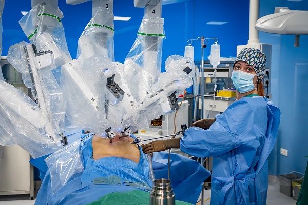 Първите операции с роботизираната хирургична система Da Vinci в УМБАЛ