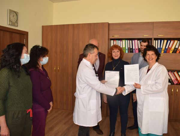 Ротари-клуб - Пазарджик дари апаратура за неонатологията на областната болница 