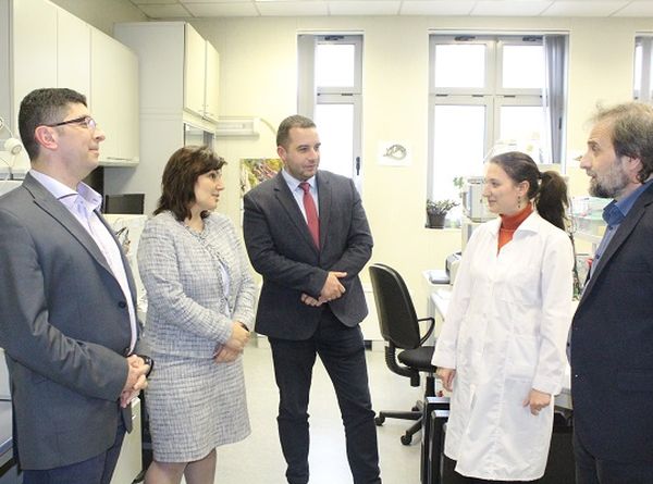 Днес министърът на здравеопазването проф Асена Сербезова дф посети Изпълнителната
