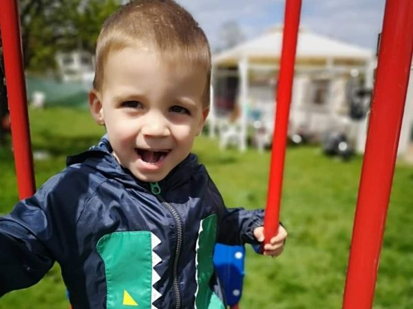 Малкият Виктор от Бургас се нуждае спешно от средства за лечение