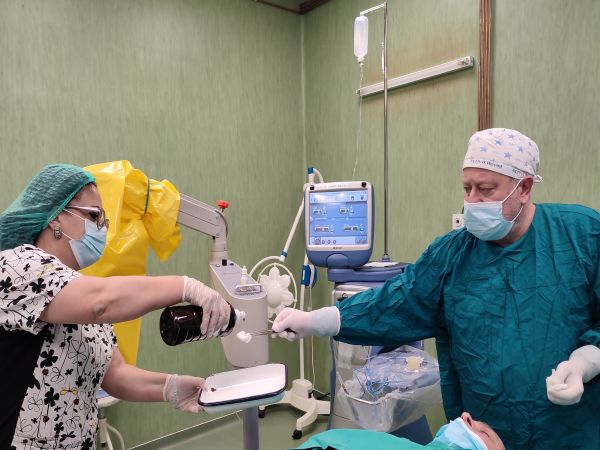 32 годишна жена с катаракта е потърсила помощта на очните специалисти