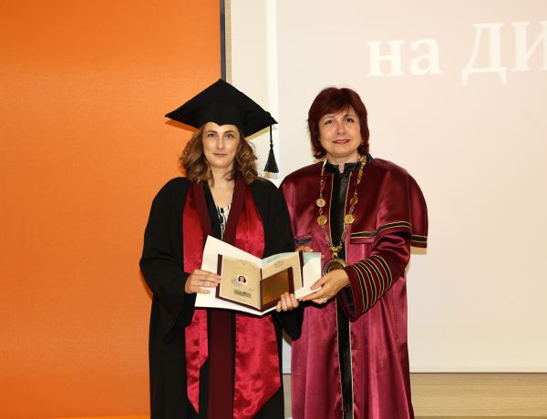 Факултетът по обществено здраве на МУ-Пловдив връчи дипломите на 119 бакалаври и магистри