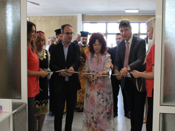 На тържествена церемония днес бе прерязана лентата на изцяло обновеното