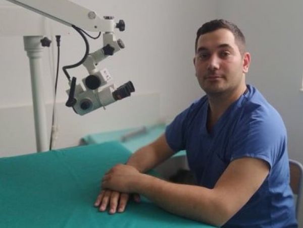 Дрезгав глас запушен нос загуба на слух Повечето хора не