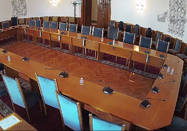 Само 8 депутати от 20 се появиха на днешното заседание