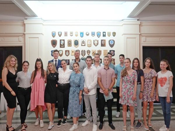 18 младежи 11 момичета и 7 момчета са приети