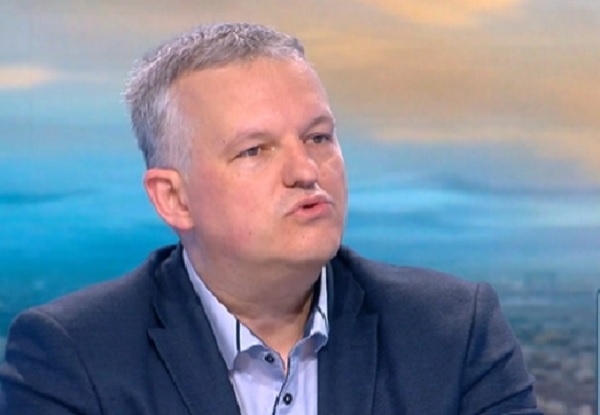 Доц. Тонев: Не се предвиждат нови мерки срещу COVID