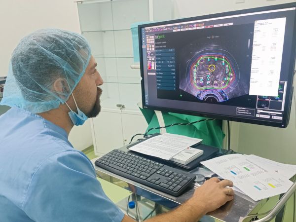 Трима мъже с ранен рак на простатата бяха успешно оперирани