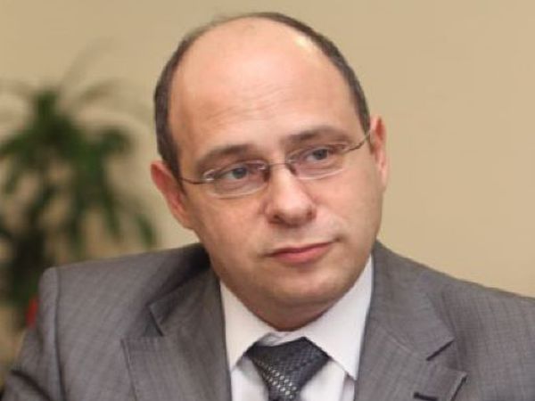 Заместник министър председателят по социалните политики и министър на труда и